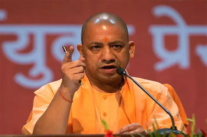 CM Yogi Adityanath Holds Review Meet, Directs Officials to Accelerate Development Projects