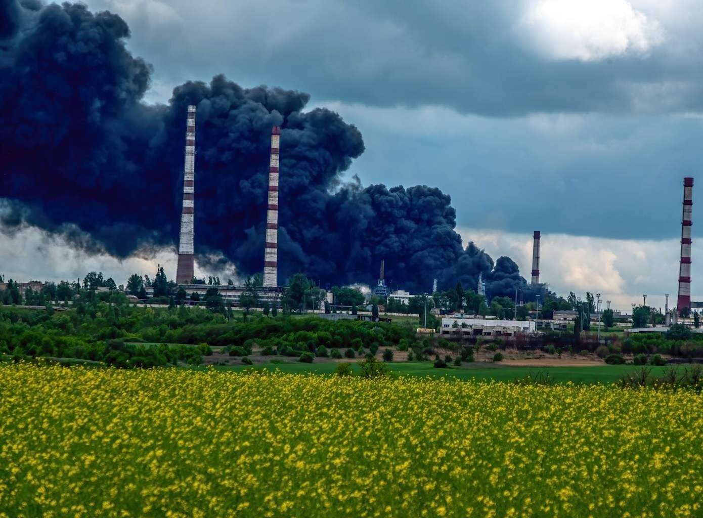 Oil Prices Surge as Ukrainian Drone Strikes Target Russian Refineries Amid Supply Concerns
